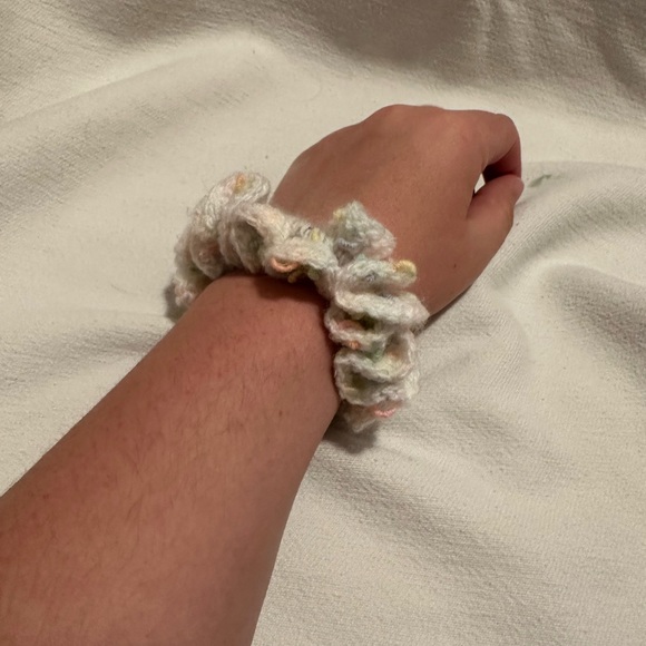 Hand crochet ruffle scrunchie - Picture 2 of 2